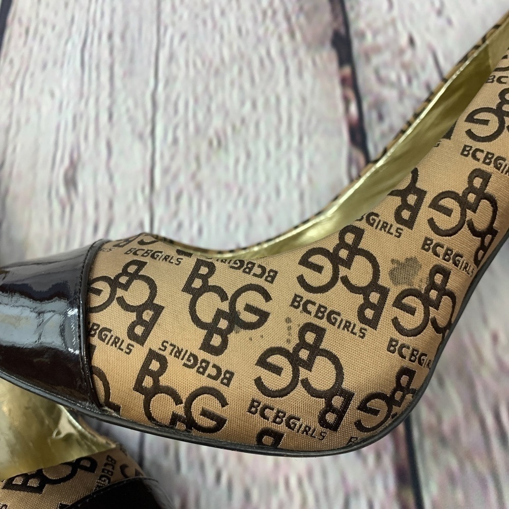 🎉BCBGirls Pumps w/ Brown Patent Leathern Details - Picture 4 of 9